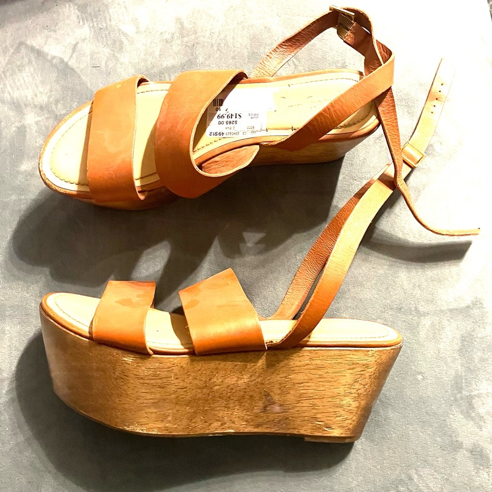 Elizabeth and James Women's Tan Platform Sandals